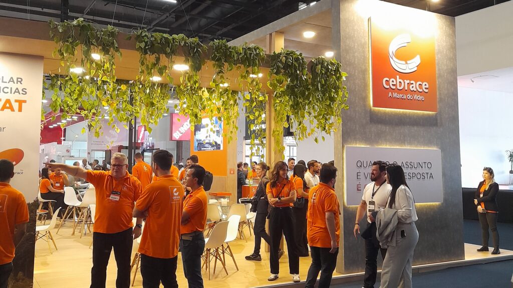 Casulo participa da Glass Expo South America 2025 e visita o stand da Cebrace